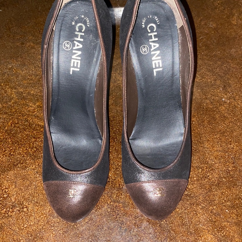 CHANEL | Authentic Chanel Two-tone Pump | 39 1/2 | Brown / Black Leather
